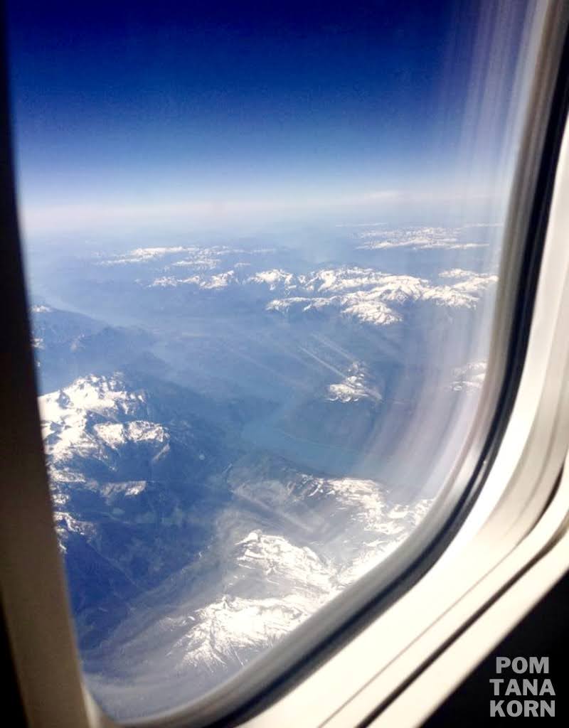 ภาพจากหน้าต่างที่นั่งป๋อมบนเครื่องบินค่ะ